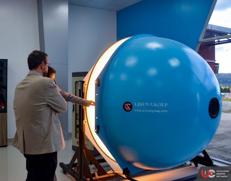 Visita del embajador de Uruguay a las instalaciones del Centro de ...