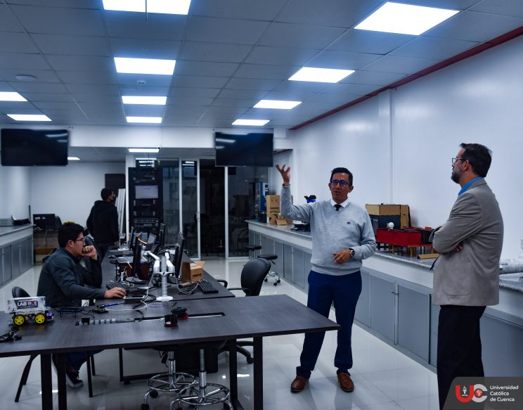 Visita del embajador de Uruguay a las instalaciones del Centro de ...