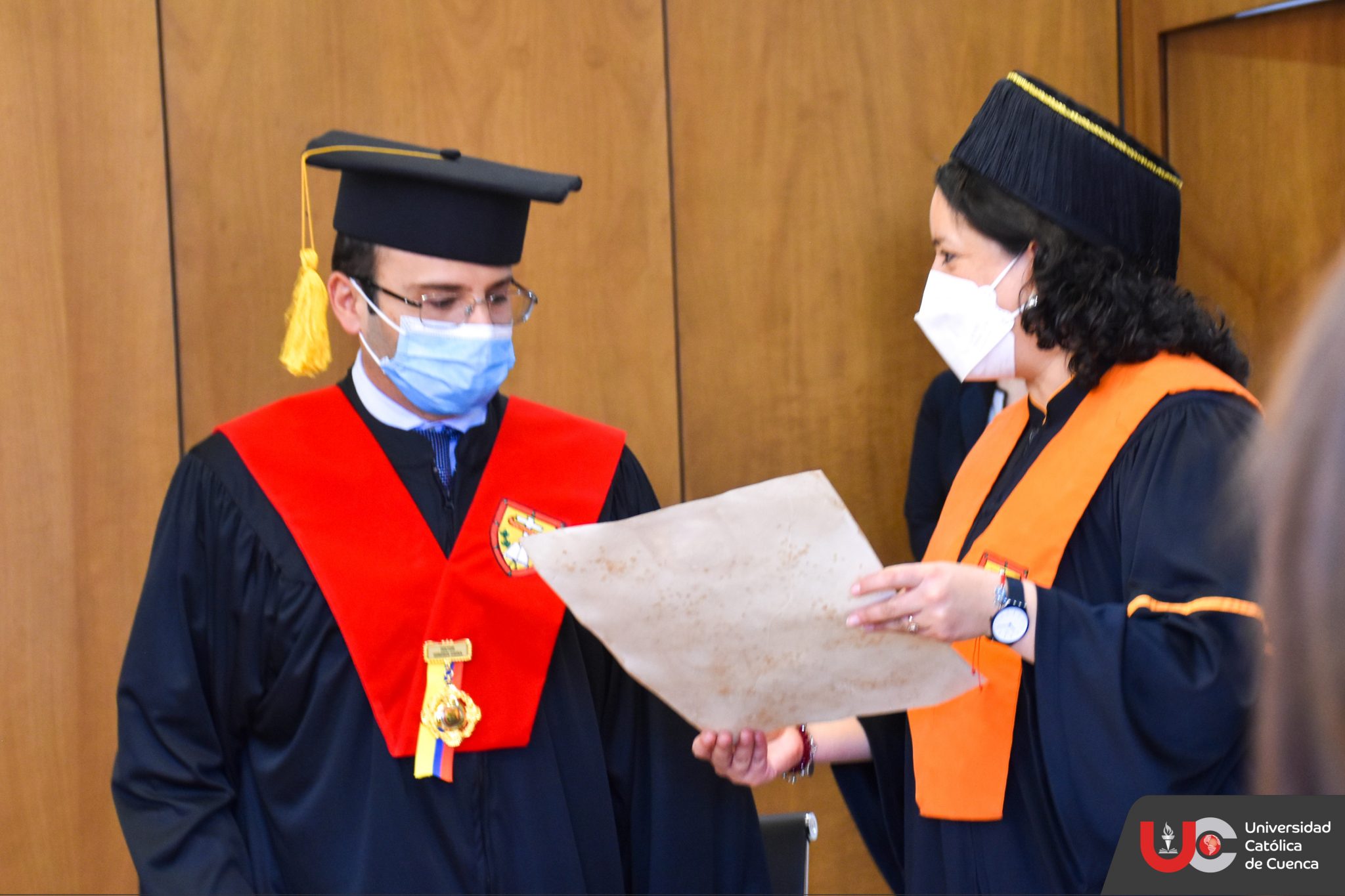 La Católica de Cuenca entregó doctorado honoris causa al Dr. Pedro