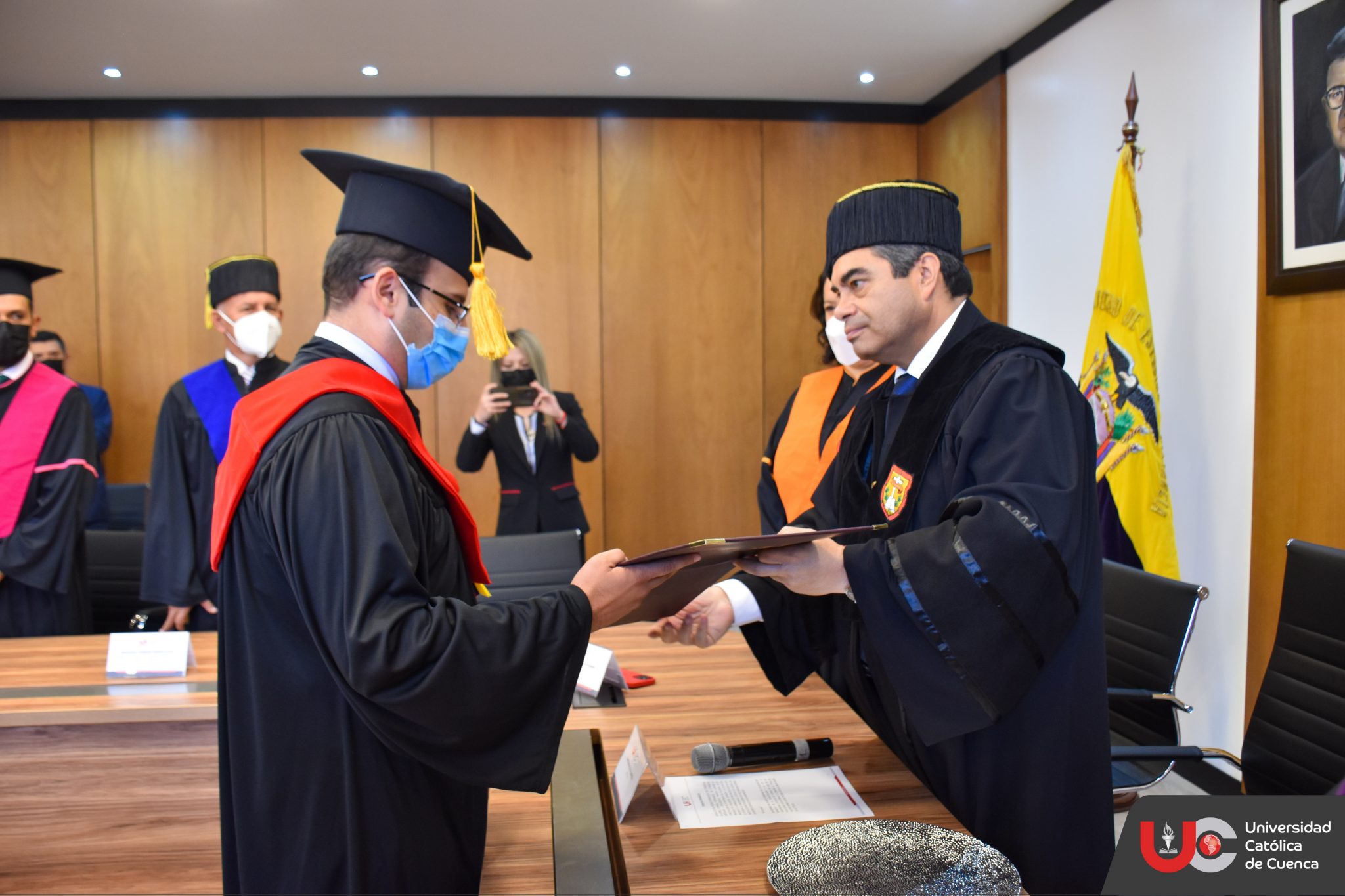La Católica de Cuenca entregó doctorado honoris causa al Dr. Pedro