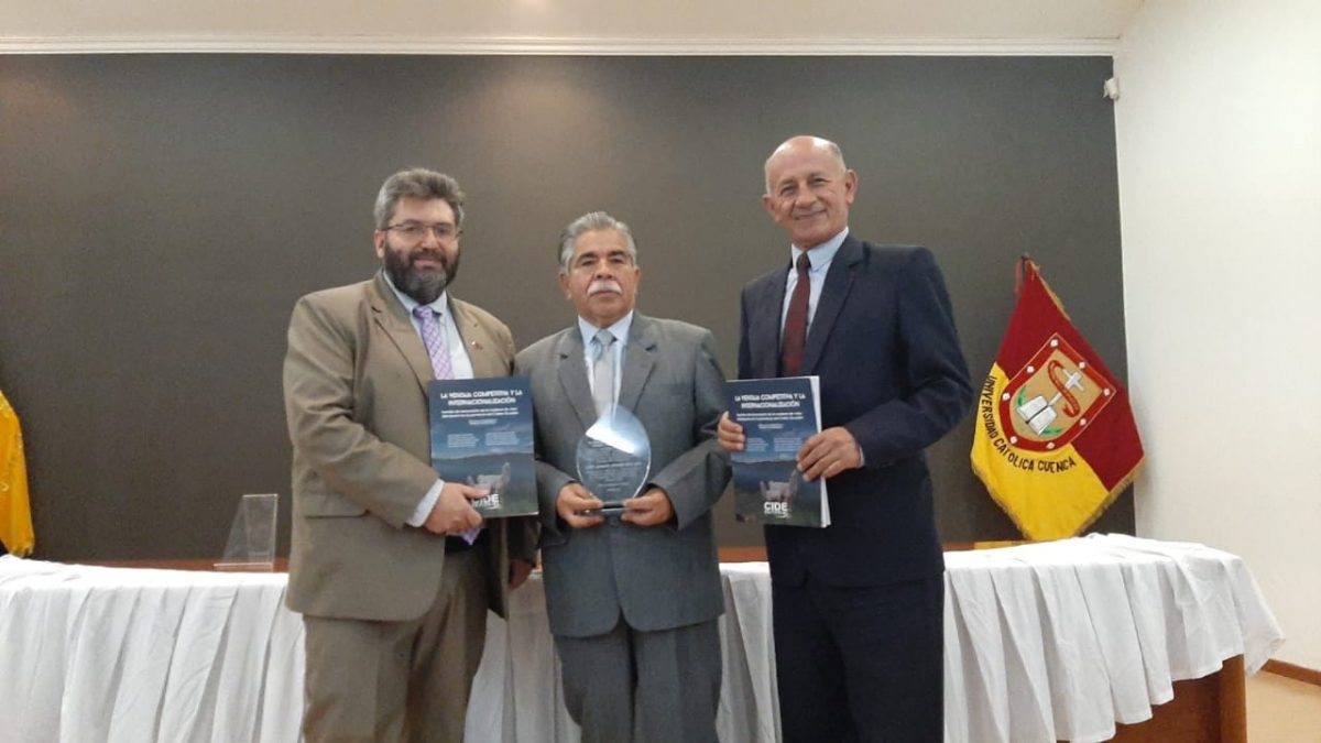 Presentación del libro “La Ventaja Competitiva y la Internacionalización fuente de innovación de la cadena de valor alpaquera en la provincia del Cañar – Ecuador”.