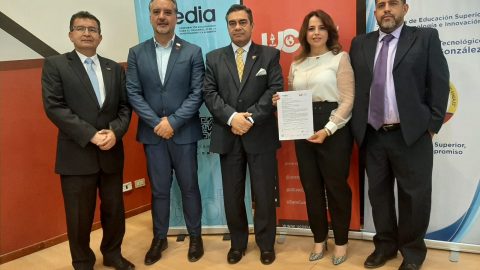 Convenio con CEDIA y el Instituto Superior "Luis R. González"
