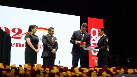 Presea “Municipalidad de Cuenca” a la U. Católica