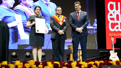 Presea “Municipalidad de Cuenca” a la U. Católica