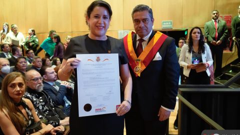 Presea “Municipalidad de Cuenca” a la U. Católica