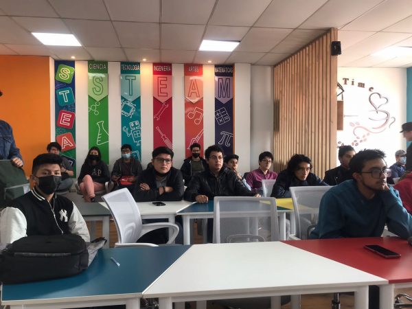 Exponen proyectos generados por estudiantes de Realidad Virtual y Videojuegos